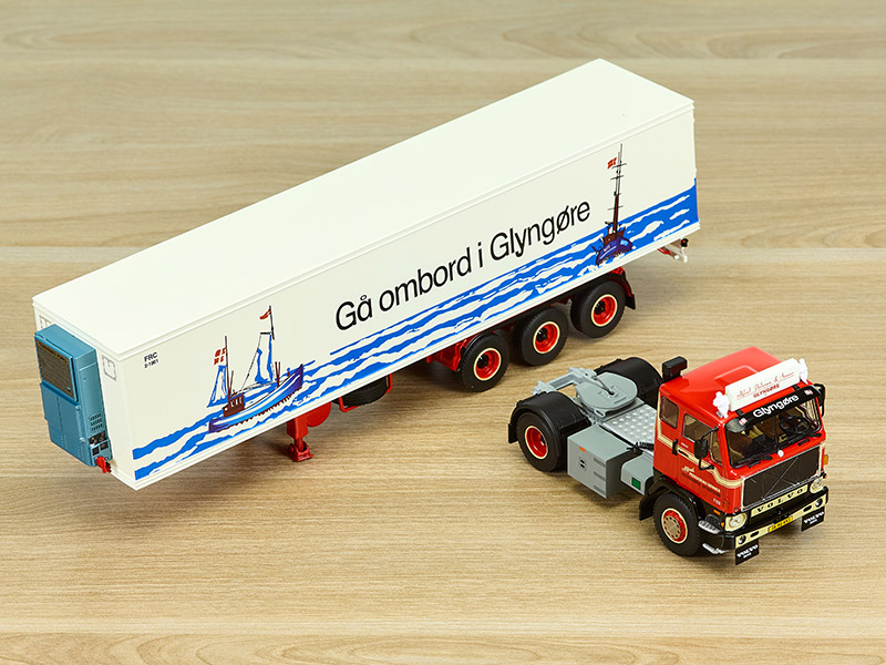 01-4165-volvo-f89-4x2-classic-reefer-trailer-3-axle-4