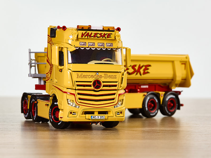 01-2785-mercedes-benz-actros-mp4-big-space-6x2-tag-axle-halfpipe-tipper-trailer-2-axle-1