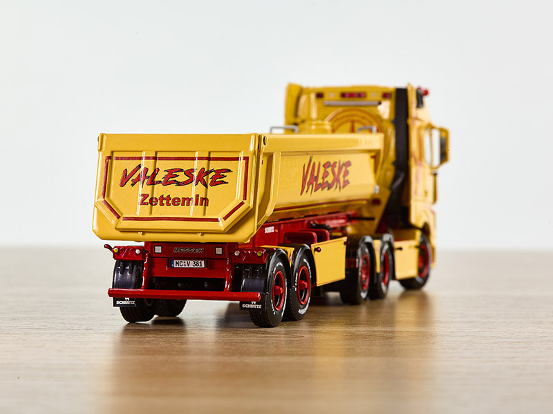 01-2785-mercedes-benz-actros-mp4-big-space-6x2-tag-axle-halfpipe-tipper-trailer-2-axle-5