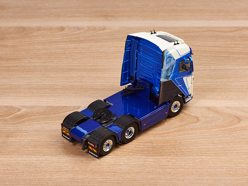 01-3724-volvo-fh5-globetrotter-6x2-tag-axle-4