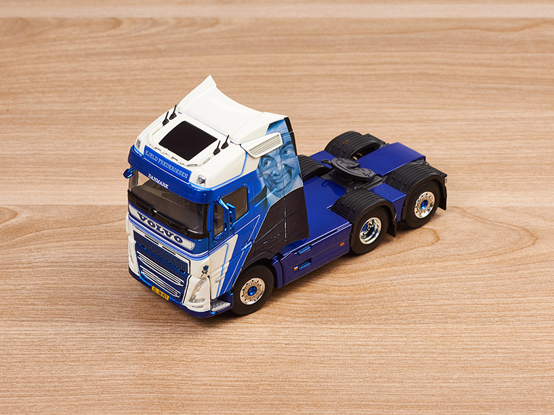 01-3724-volvo-fh5-globetrotter-6x2-tag-axle-5