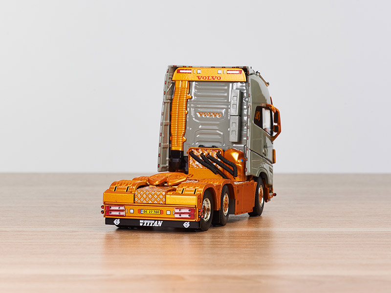 01-4039-volvo-fh5-globetrotter-xl-6x2-twin-steer-2-2