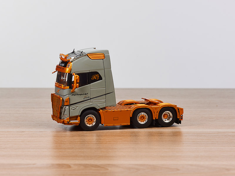 01-4039-volvo-fh5-globetrotter-xl-6x2-twin-steer-2-3