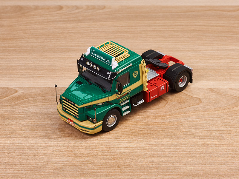 01-4494-scania-3-series-torpedo-4x2-5