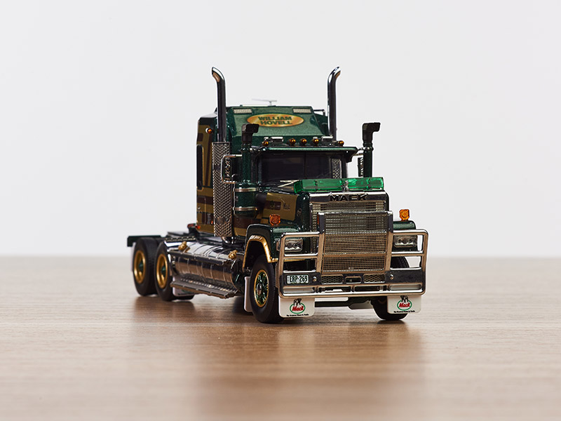 Z88005-mack-bicentennial-super-liner-william-hovell-1