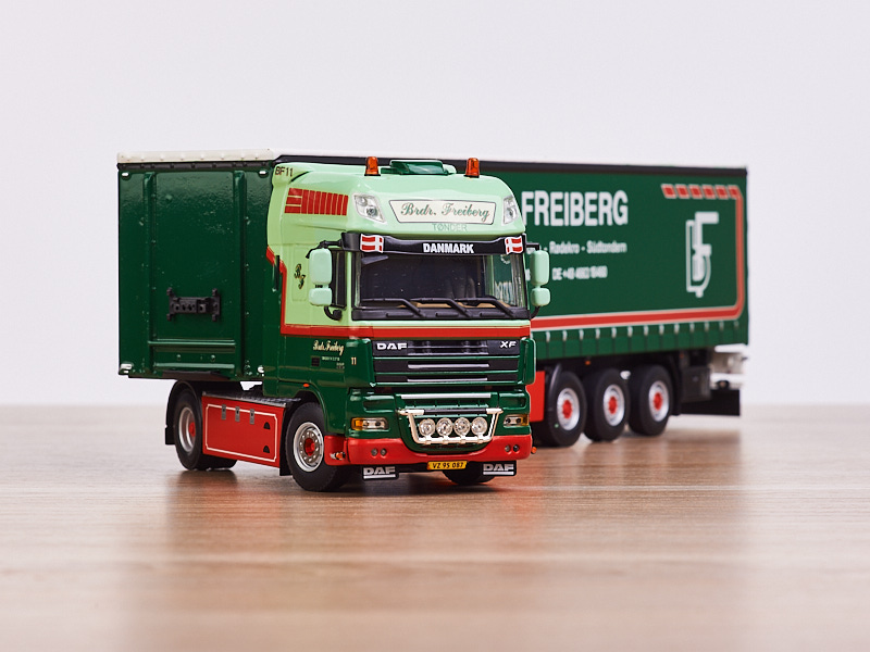DAF XF 105 4x2 Curtainsider / 3 Axle Rigid - MiniCarWorld