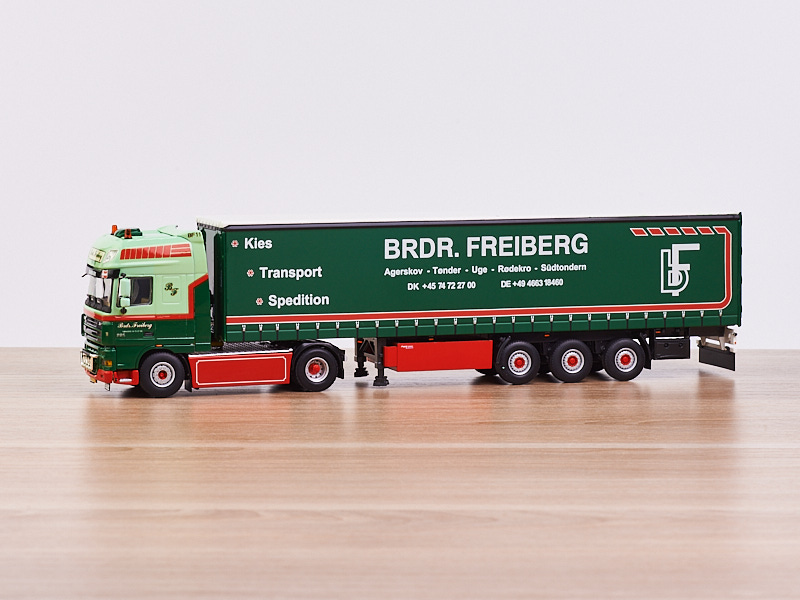 DAF XF 105 4x2 Curtainsider / 3 Axle Rigid - MiniCarWorld