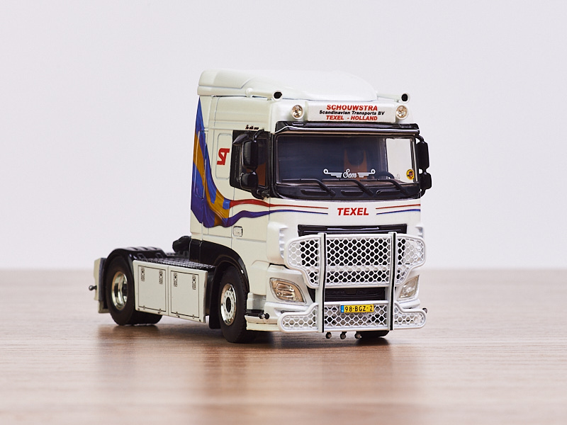 01-2707-DAF-XF-SPACE-CAB-4x2--1