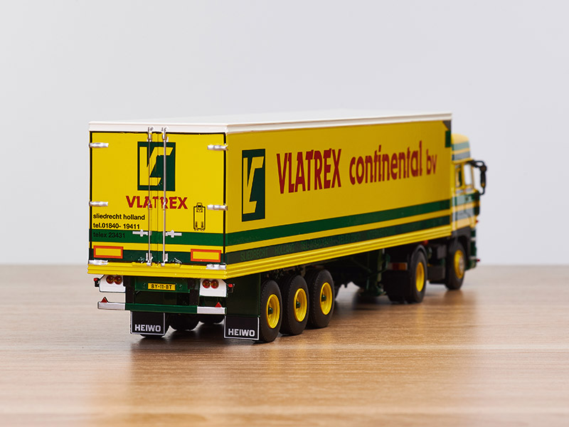 01-4393-daf-3300-space-cab-4x2-reefer-trailer-3-axle-2