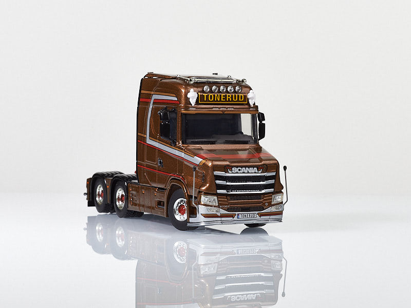 AL6_8002