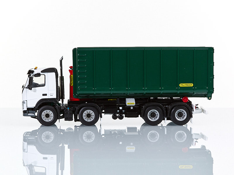 02-2428_VOLVO_FM4_DAY_CAB_8X4-3